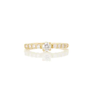 Women's diamond ring