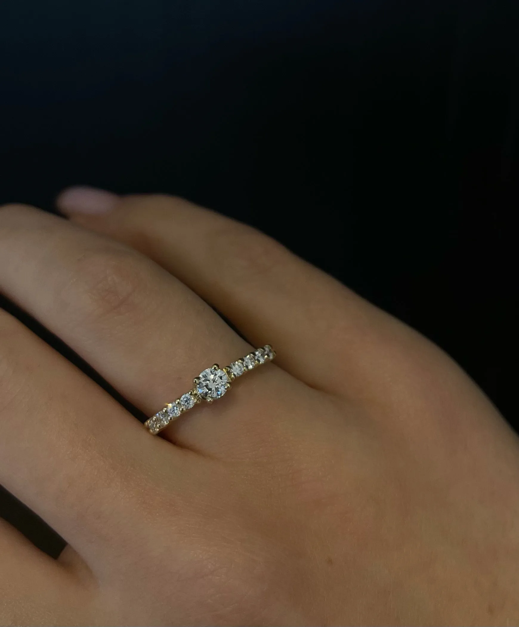 Women's diamond ring