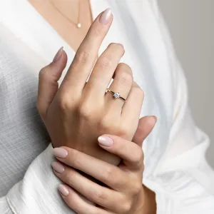 Women's diamond ring