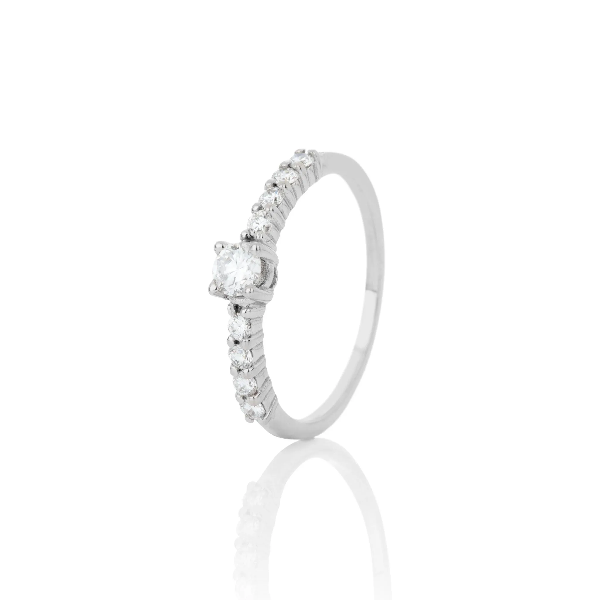 Women's diamond ring