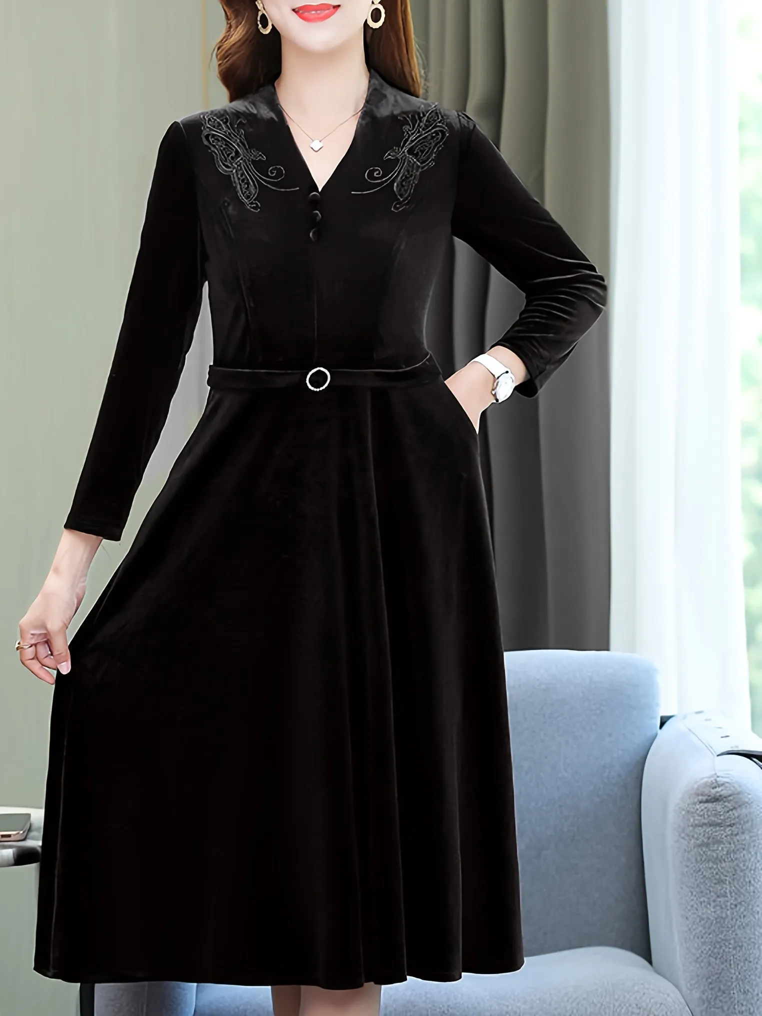 Women's Elegant V-Neck Velvet Large Swing Dress with Long Sleeves