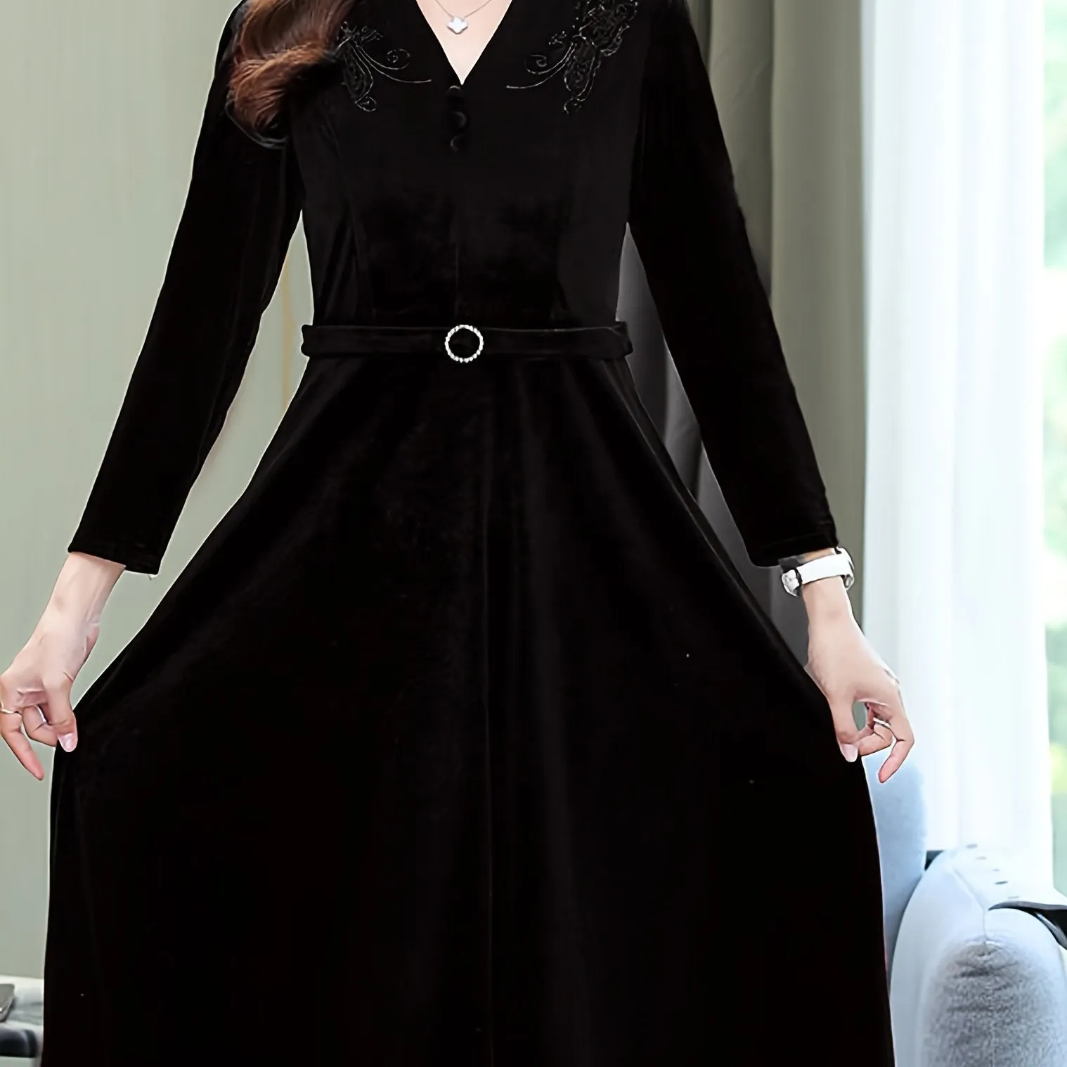 Women's Elegant V-Neck Velvet Large Swing Dress with Long Sleeves