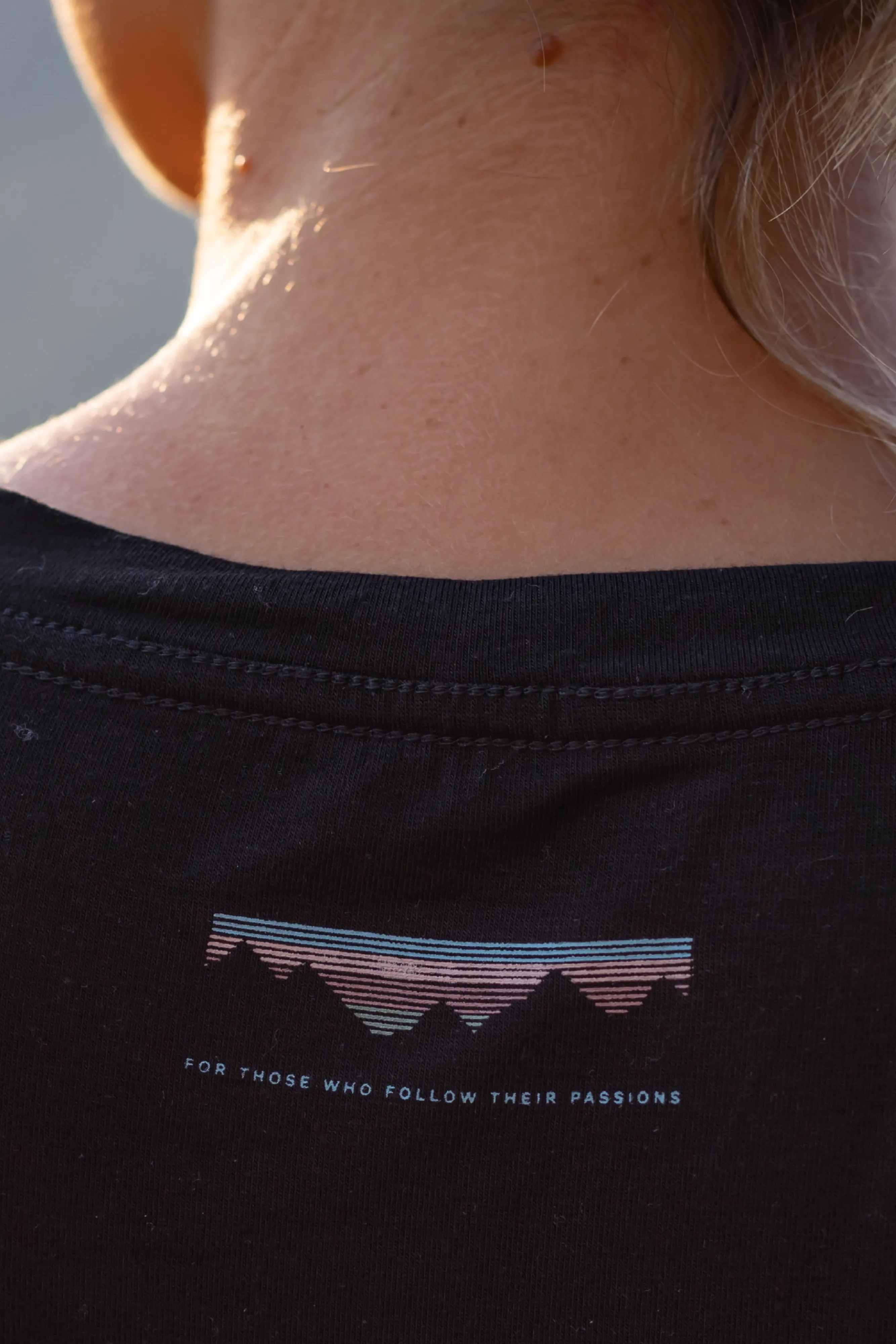 Women's Graphic Traverse Tek Tee