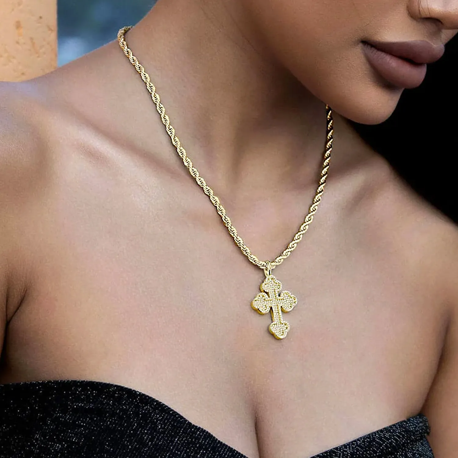 Women's Round Cut Bottoni Cross Pendant