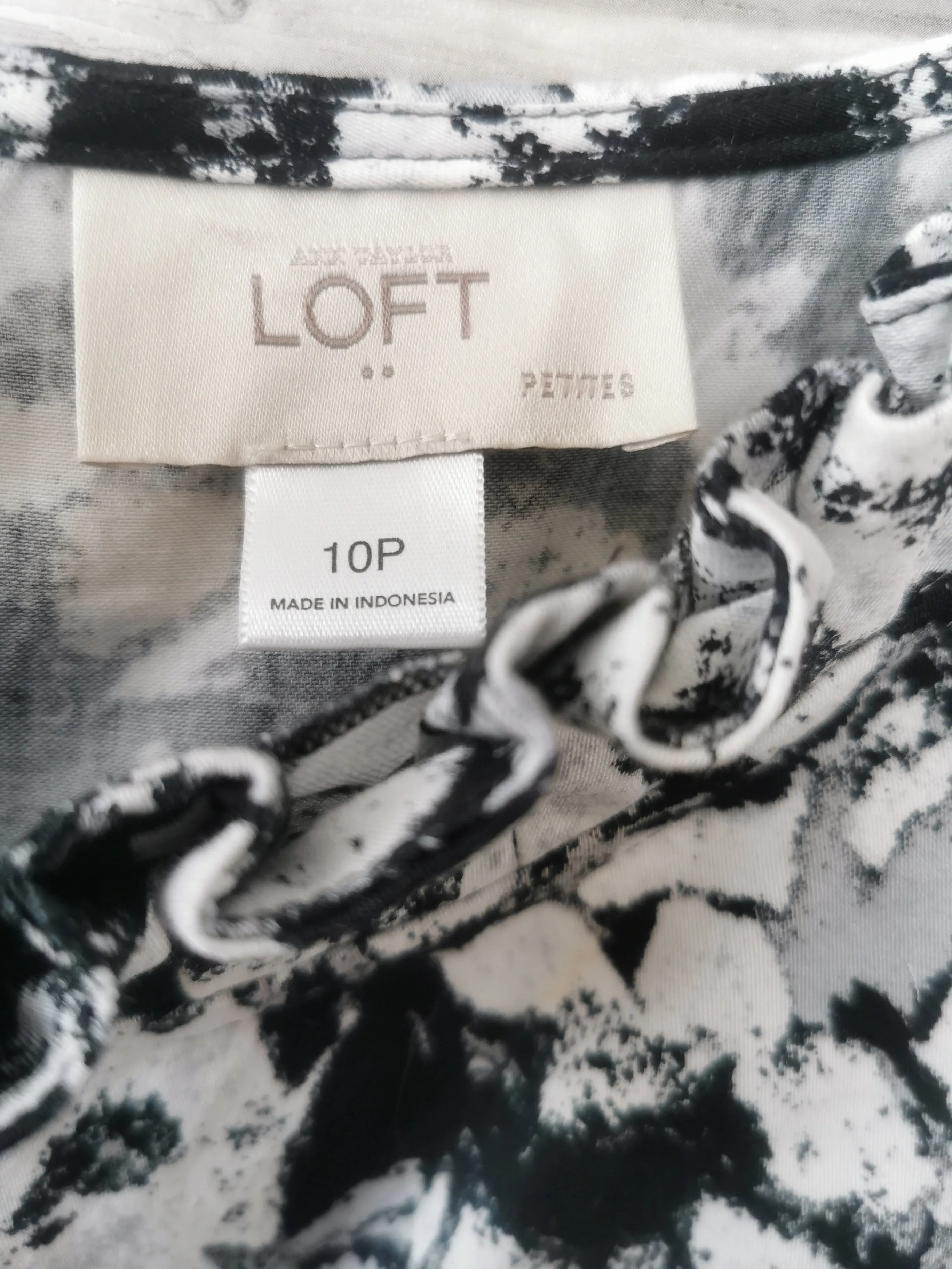 WOMENS SIZE 10P - LOFT, Fitted Cotton Dress, Boatneck, Floral Print EUC B46