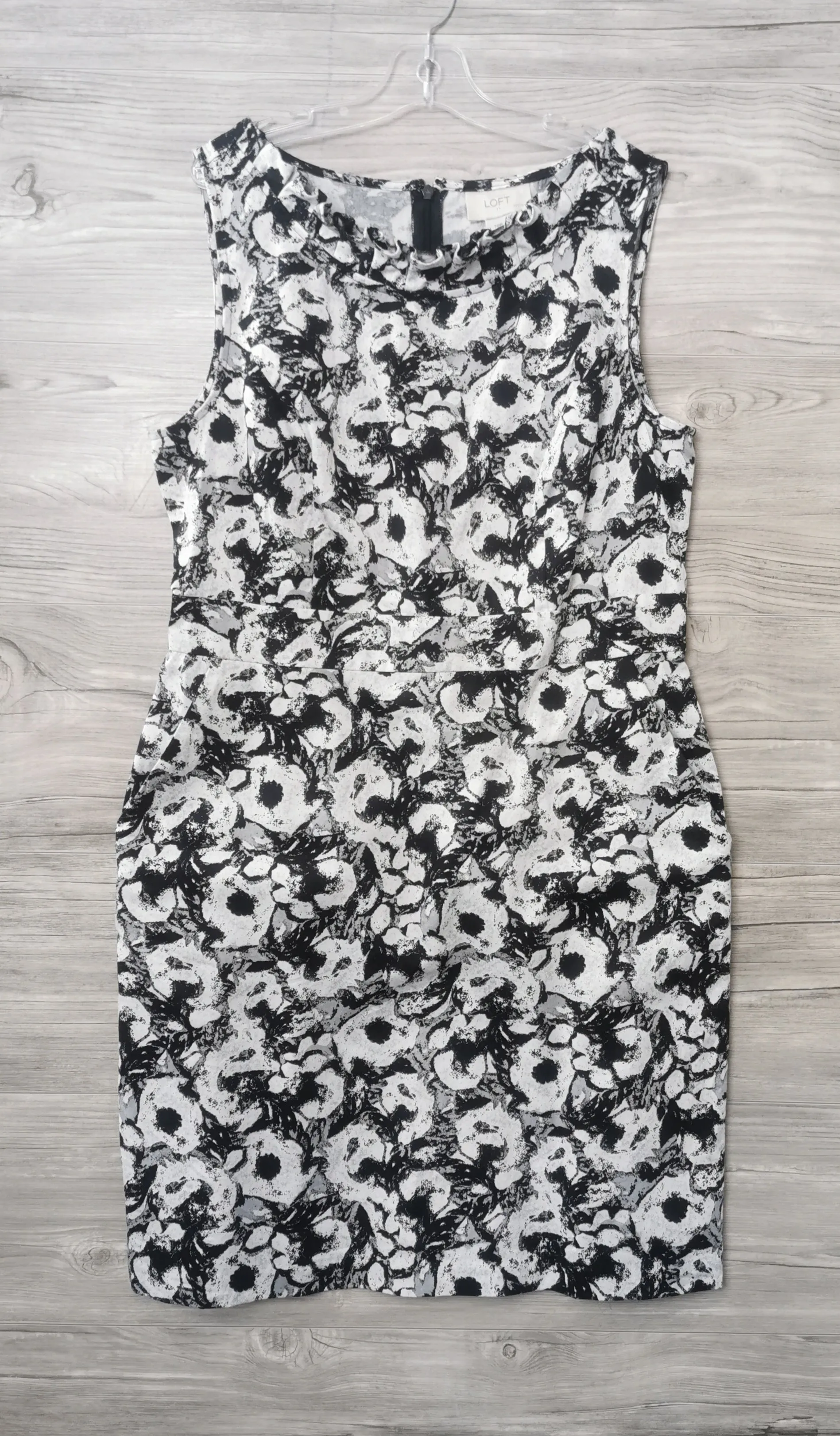 WOMENS SIZE 10P - LOFT, Fitted Cotton Dress, Boatneck, Floral Print EUC B46