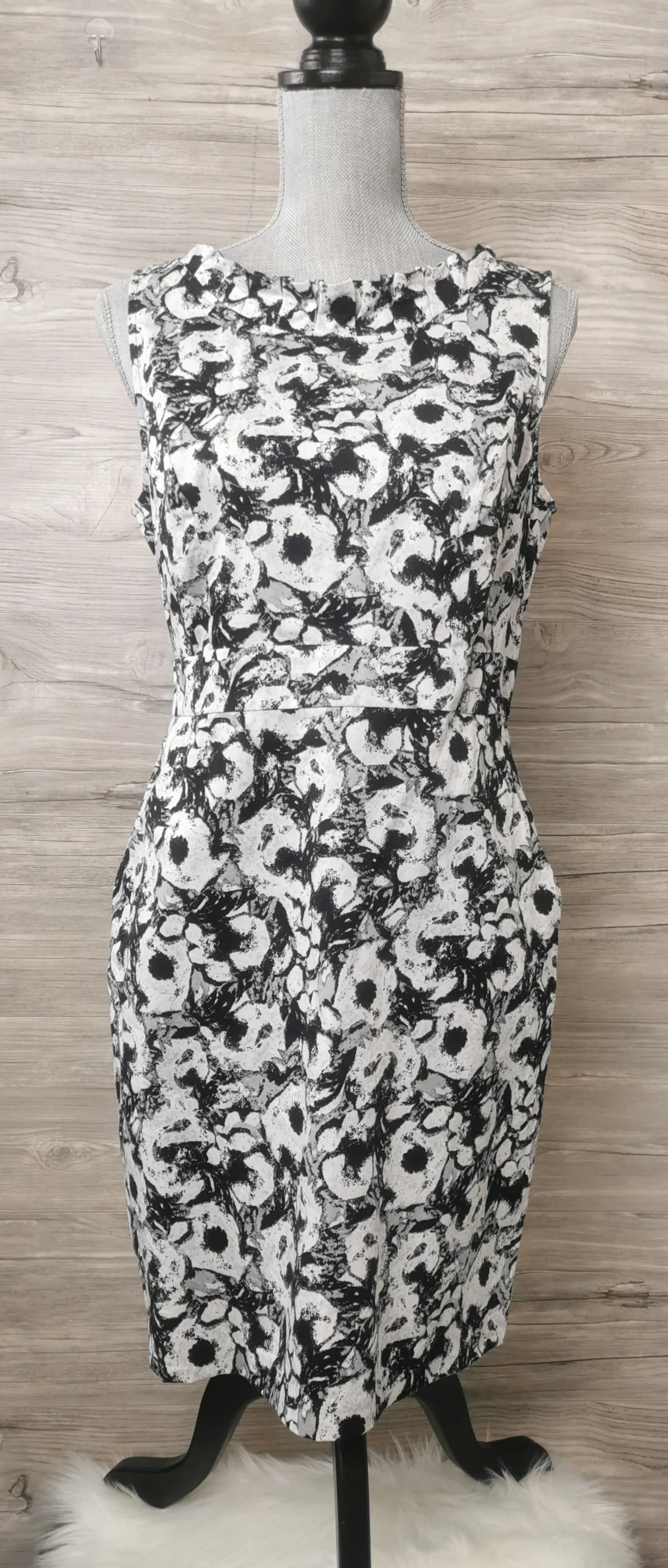 WOMENS SIZE 10P - LOFT, Fitted Cotton Dress, Boatneck, Floral Print EUC B46