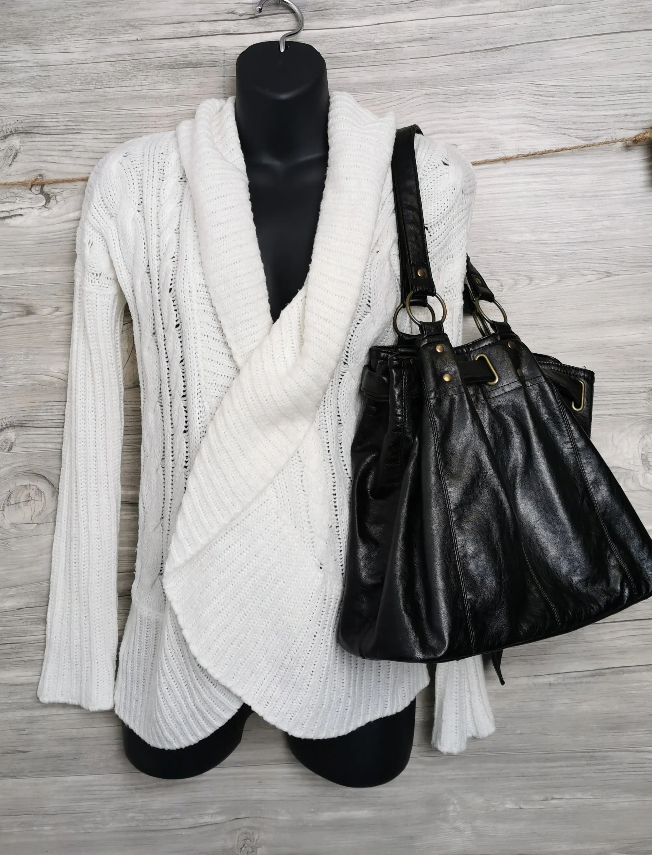 WOMENS SIZE MEDIUM - THYME MATERNITY, Knit Sweater (With Free Purse) EUC B45