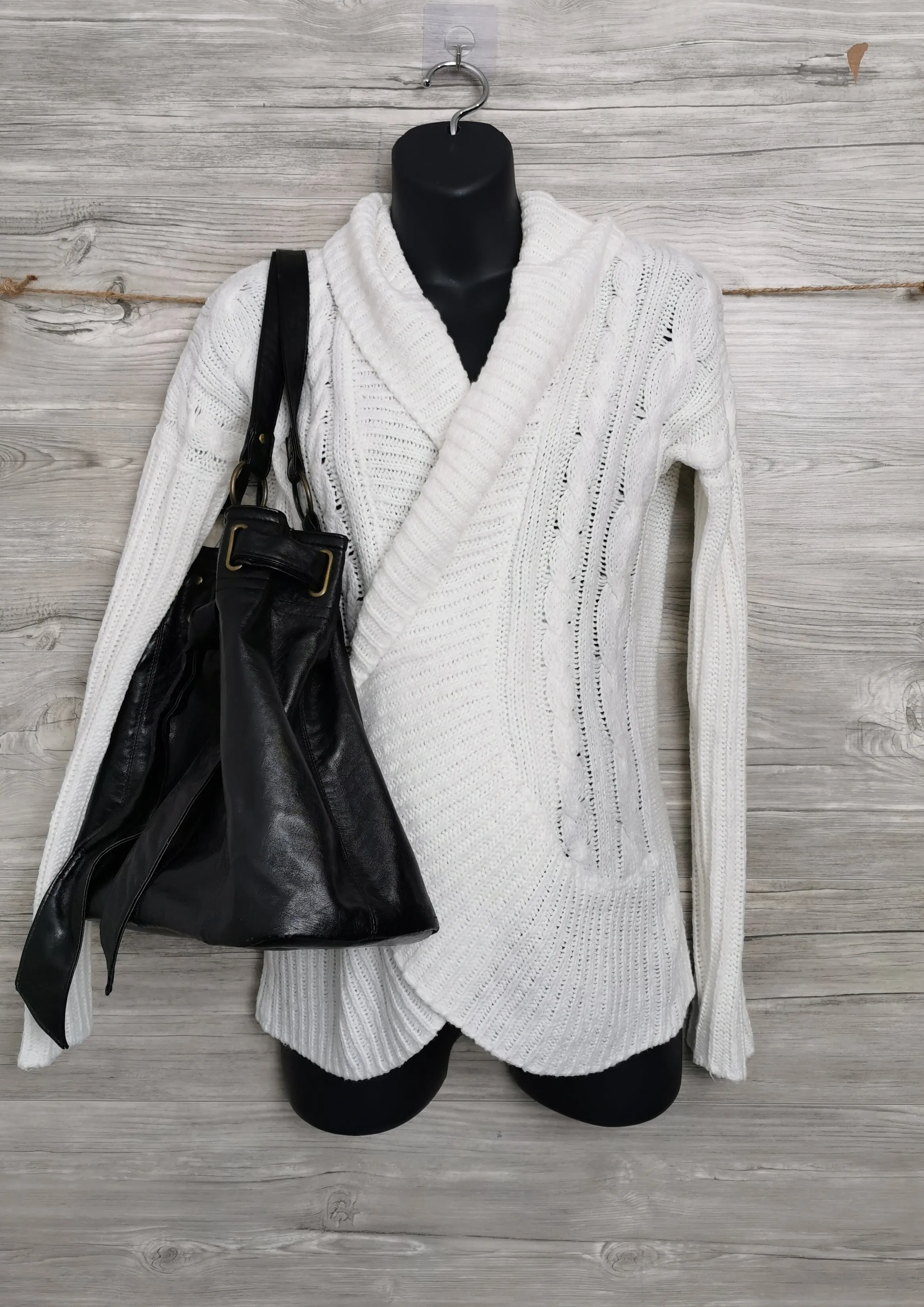 WOMENS SIZE MEDIUM - THYME MATERNITY, Knit Sweater (With Free Purse) EUC B45