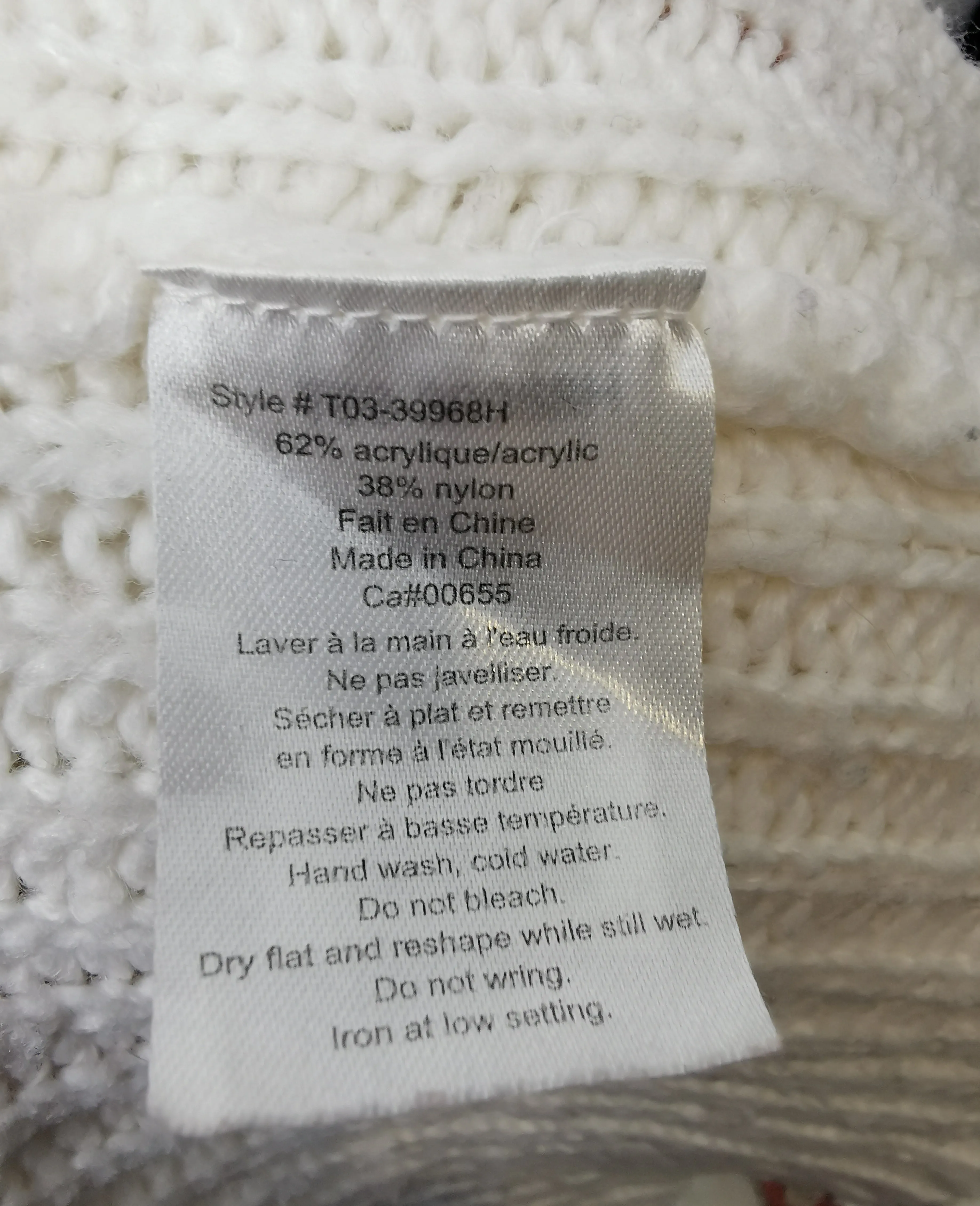 WOMENS SIZE MEDIUM - THYME MATERNITY, Knit Sweater (With Free Purse) EUC B45