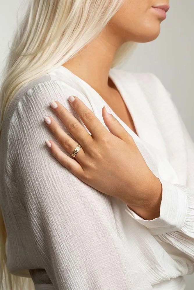 Women's solid gold ring
