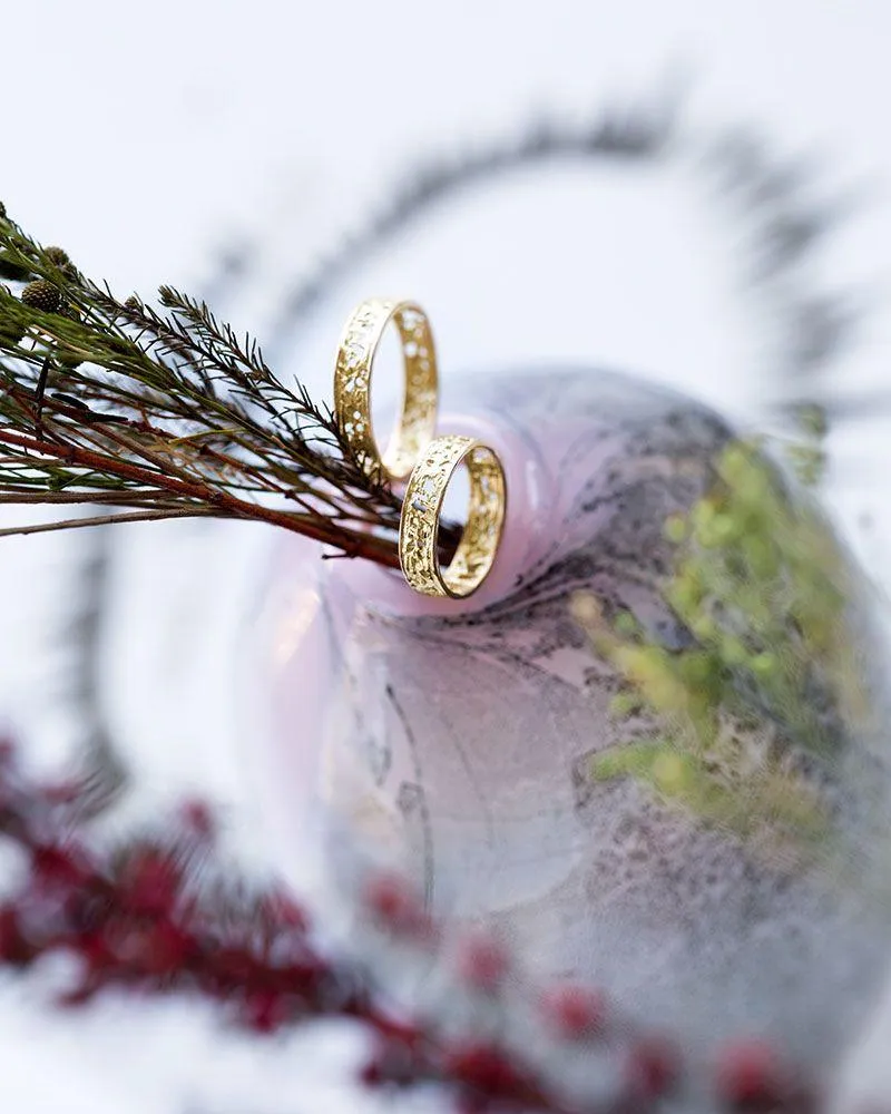 Women's solid gold ring