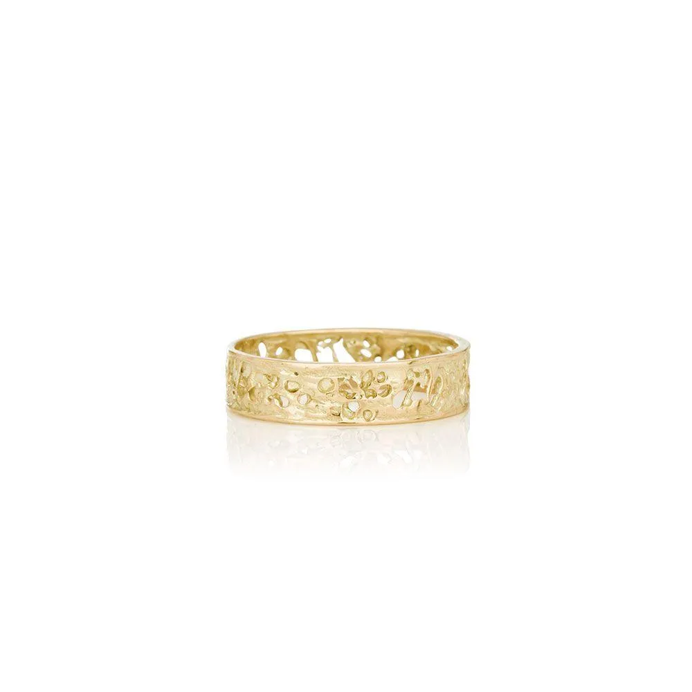Women's solid gold ring