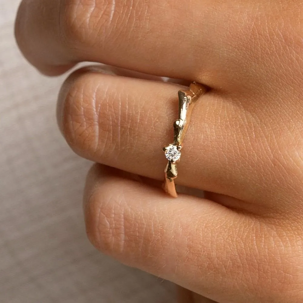 Women's solid gold ring