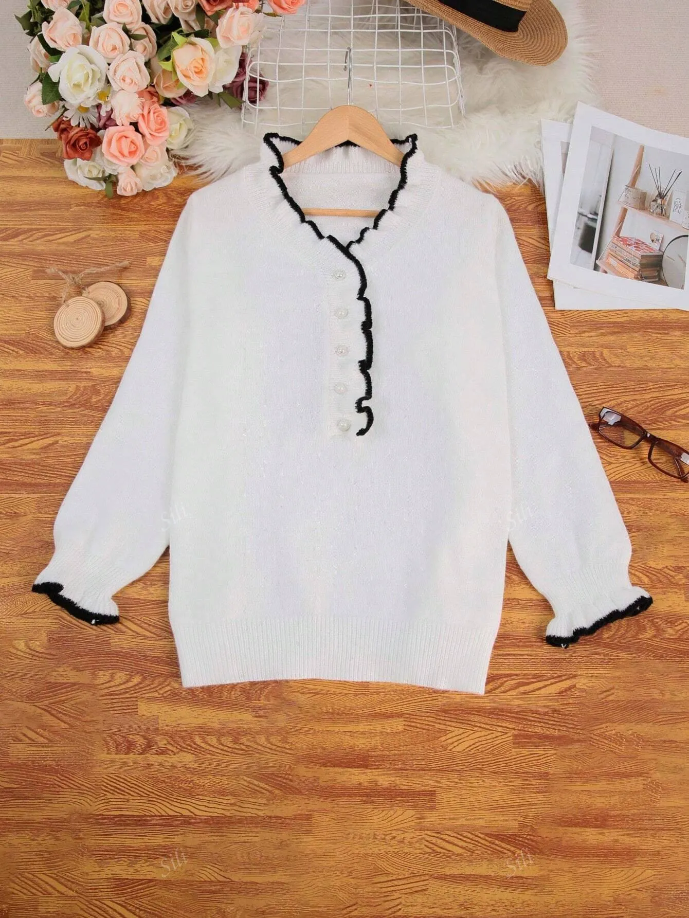 Yara® | Unique long-sleeved V-neck sweater
